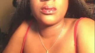 Grande nera si passa il dildo nel culo!