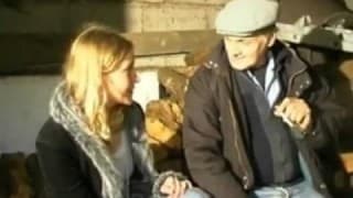 Due anziani si fanno una giovane ragazza Bionde, Masturbazione, Eiaculazione Facciale