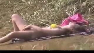 Una giovane asiatica si masturba Una giovane asiatica si masturba