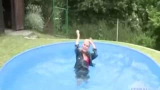 Giovane bionda in fantastico POV