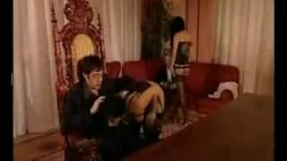 Un trio con due splendide brune