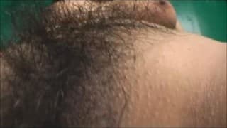 Lei si filma mentre siu masturba