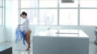 Donna di casa molto eccitata