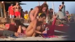 Nudisti molto sexy in spiaggia Nudisti molto sexy in spiaggia