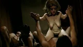 Ecco un'orgia con due ragazze nane