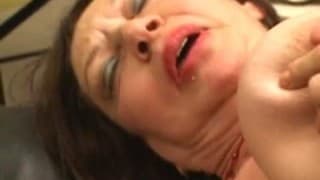 Lesbiche mature trattate bene con un dildo Lesbiche mature trattate bene con un dildo