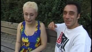 Lei si fa scopare nel bosco