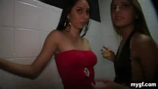 Una studentessa scopa il suo fidanzato in tribunale