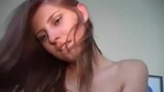 Tette sublimi di una rossa in calore