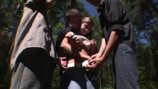 Una grande gang bang nel bosco
