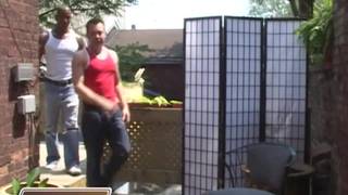 Due ragazzi si lanciano in una scopata interrazziale