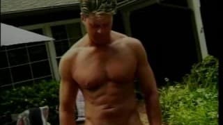 Bellezza asiatica che viene scopata a pecorina