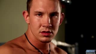 Un uomo gay si masturba!