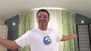 Quando questa donna matura lo prende in culo