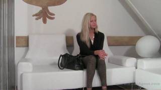 Jennifer si fa scopare davanti alla telecamera