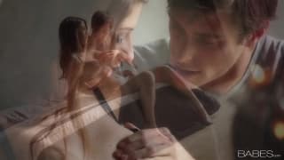 Karina white offre al suo compagno grande sesso