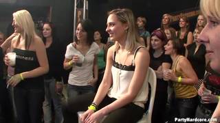 Interessante orgia in una discoteca? Orge, Pompini, Esibizionismo, CFNM