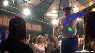 Troie che scopano in una discoteca Orge, Pompini, Uniformi, Esibizionismo, CFNM