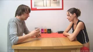 Ivana scopata sul tavolo della cucina