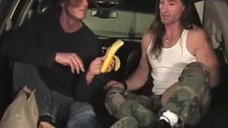 A loro piace giocherellare  con il culetto