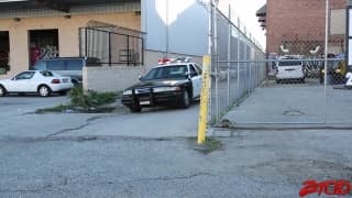 Lola Foxx si fa sfondare sul divano con grande piacere