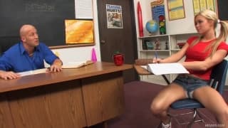 Crista Moore- studentessa sexy con grandi tette Sculacciata, Pompino, Cunnilingus, Pecorina in Piedi, Cucchiaio, Cowgirl al Contrario, 69, Scopata in Figa, Sborrata Facciale