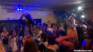 Chi vuole vedere tante troie in discoteca? Orge, Pompini, Esibizionismo, CFNM