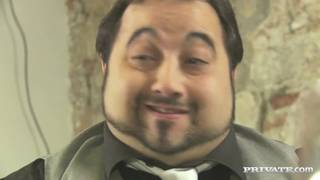 Un uomo affamato con le ragazze Samia Duarte e Yoha