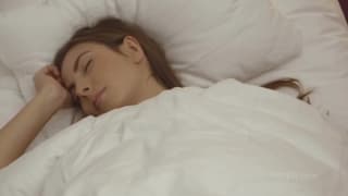 Josephine gioca con la figa dopo alcuni sogni erotici