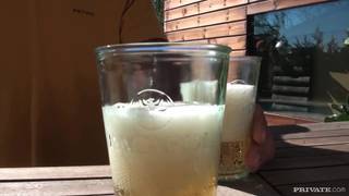 Ivana Sugar scopa dopo aver ballato sul bordo della piscina Anale, Bionde, Pompini, Pornostar, Sesso all'aperto, Trio, Cunnilingus