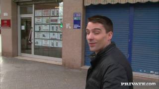 Un ragazzo fortunato dà a Aliz nel culo