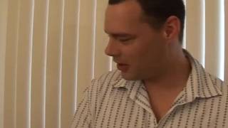 Kat Kleevage scopa bene il suo collega