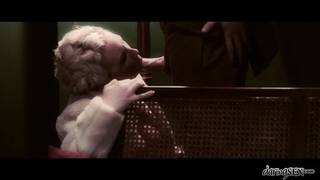 Karlie Simon una donna molto sensuale e chic