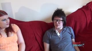 Lucy Lane succhia il cazzo di questo nerd