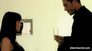 Anastasia Brill ha il suo culo penetrato