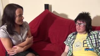 Bentley Dawson lo succhia a questo nerd