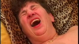 Ludmila è una nonna che ama sentire tanti orgasmi