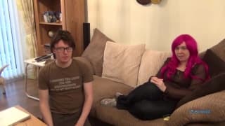 Isabella Winters succhia il cazzo di un nerd