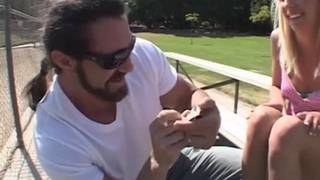 Eden Adams è una giovane sexy bionda scopata