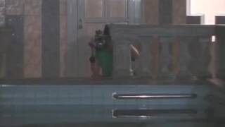 Una brunetta che adora il cazzo in bocca