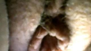 Una dolce brunetta che ama giocare