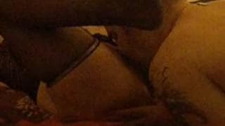 Questo uomo si prende cura di sua moglie