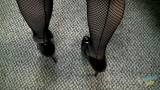 Kiki Daire prende una sborrata facciale Kiki Daire prende una sborrata facciale