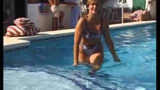 Lei ha due cazzi da succhiare all'aperto