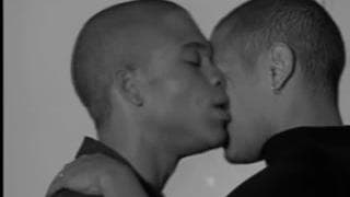 Due uomini neri scopano un sacco nel culo