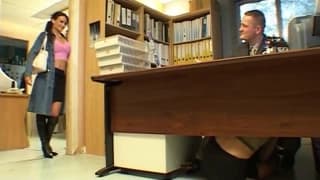 Nina Roberts e altre donne qui per noi Nina Roberts e altre donne qui per noi