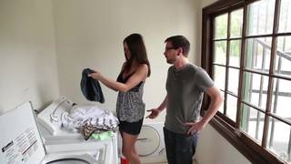 Jennifer Dark succhia senza pensarci