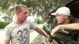 Lui è impaziente di scopare il suo amico