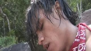 Questi ragazzi gay insieme in spiaggia Questi ragazzi gay insieme in spiaggia