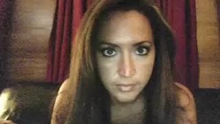 Lei è una brunetta che ama mastutrbarsi